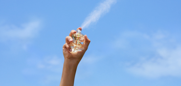 3. Comment mettre du parfum en utilisant la technique "je vaporise et j'avance"