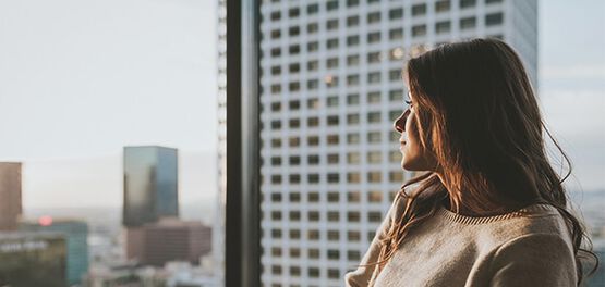 visage femme facteurs environnementaux