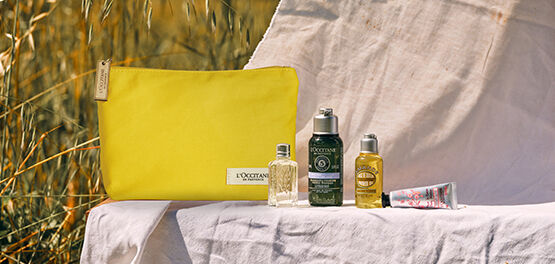 Pochette avec les essentiels de l'&eacute;t&eacute;